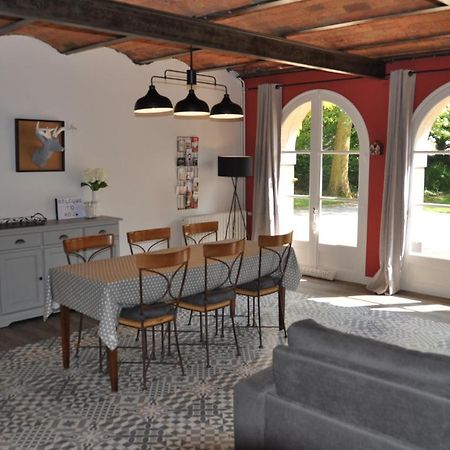 Au Rez De Jardin Hotel Cholet Bagian luar foto
