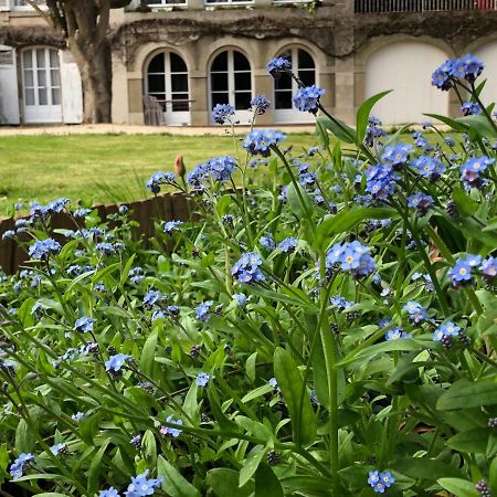 Au Rez De Jardin Hotel Cholet Bagian luar foto