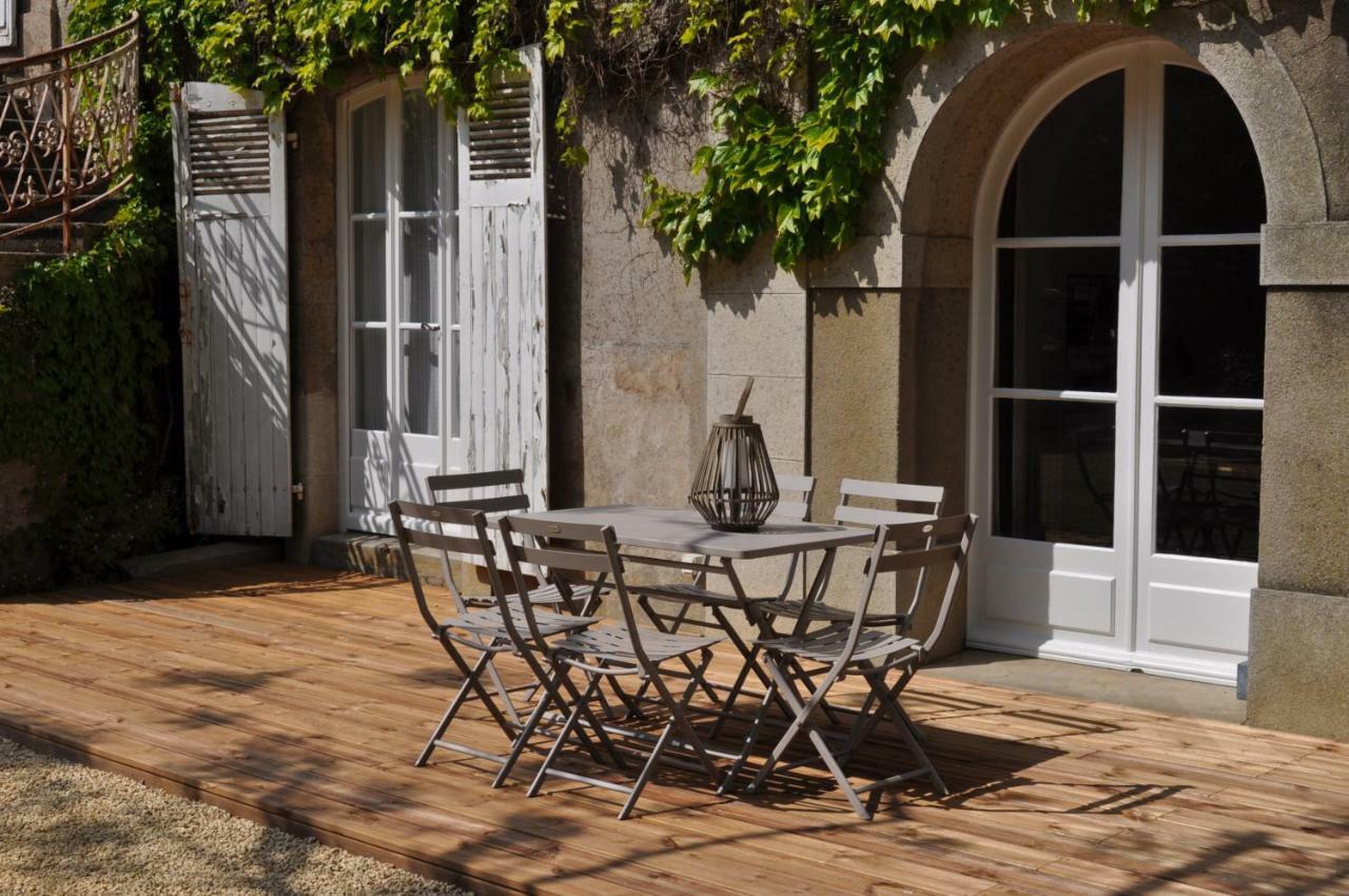 Au Rez De Jardin Hotel Cholet Bagian luar foto