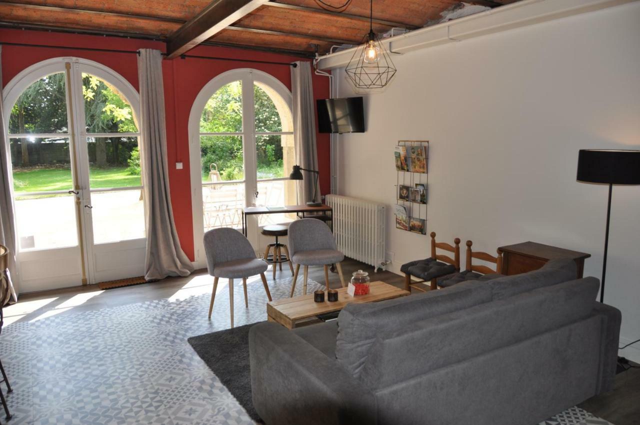 Au Rez De Jardin Hotel Cholet Bagian luar foto