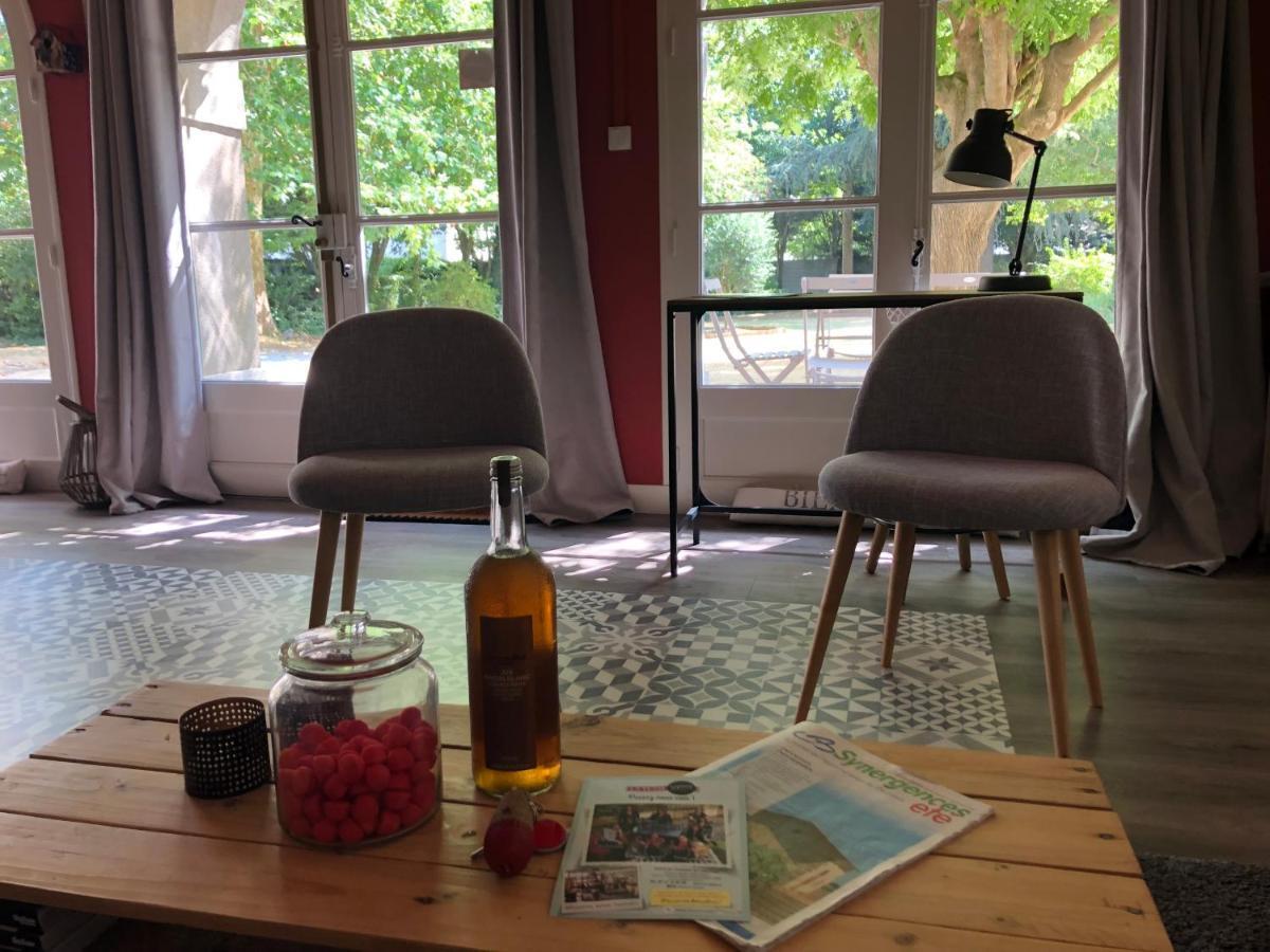 Au Rez De Jardin Hotel Cholet Bagian luar foto