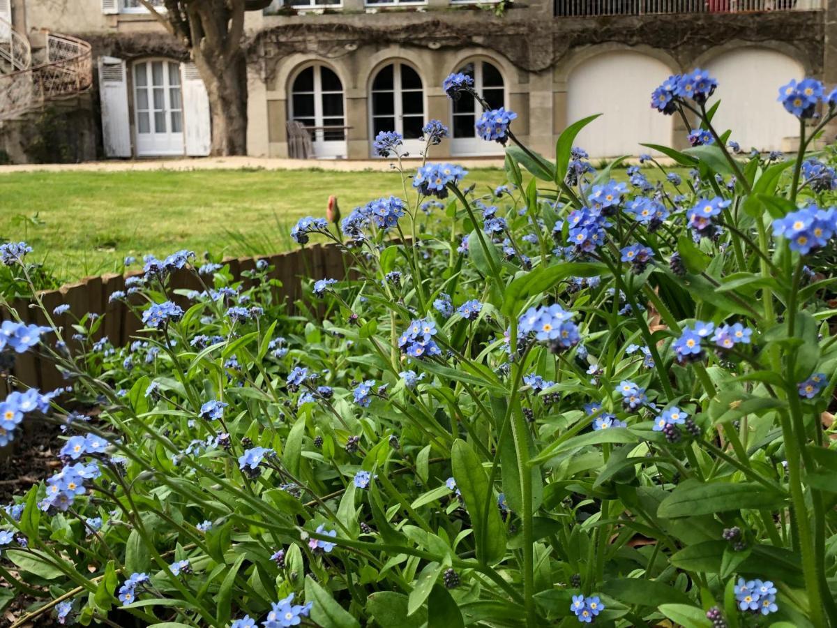 Au Rez De Jardin Hotel Cholet Bagian luar foto