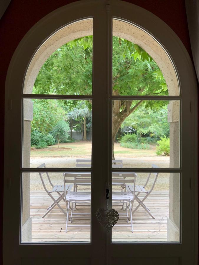 Au Rez De Jardin Hotel Cholet Bagian luar foto