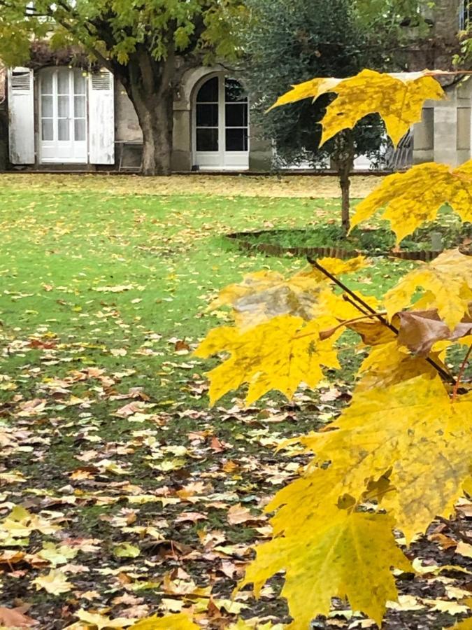 Au Rez De Jardin Hotel Cholet Bagian luar foto